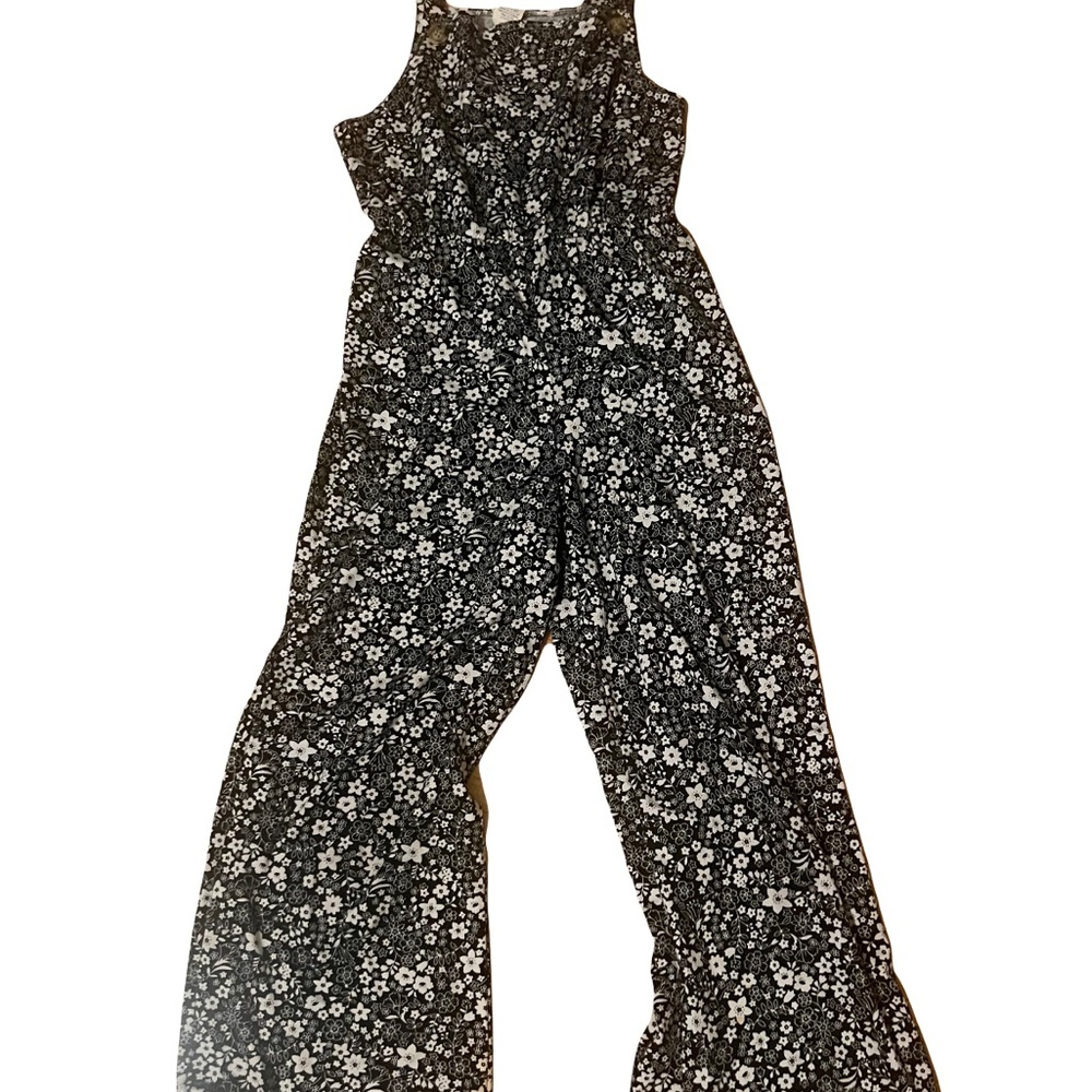 Girls Romper. Black and White floral pattern. Size 10. Stretchy and comfy.